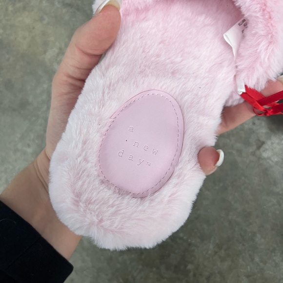 Pink Fluffy Slippers 🎀🫧 - Picture 4 of 6
